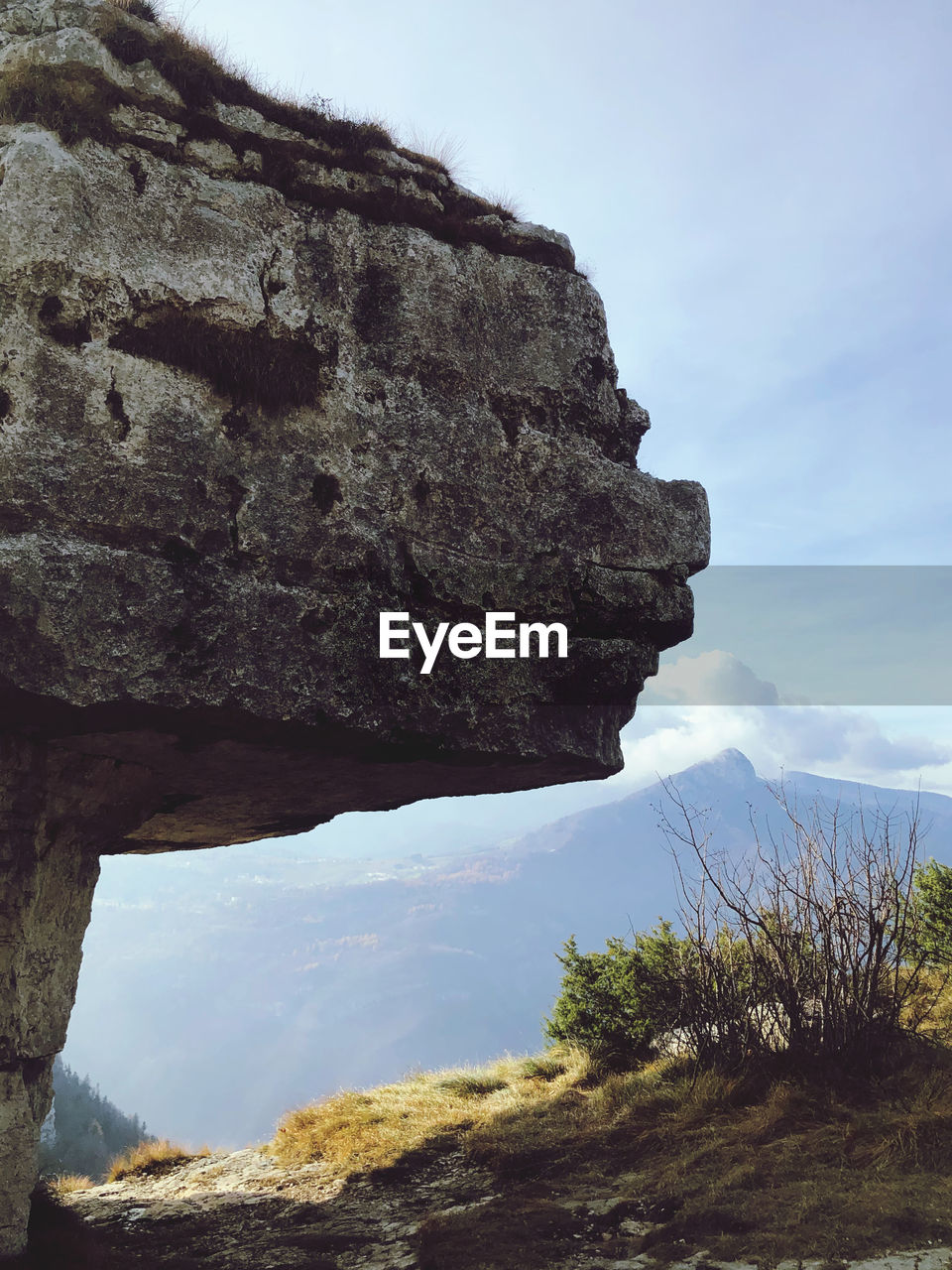 SCENIC VIEW OF ROCK FORMATION AGAINST SKY