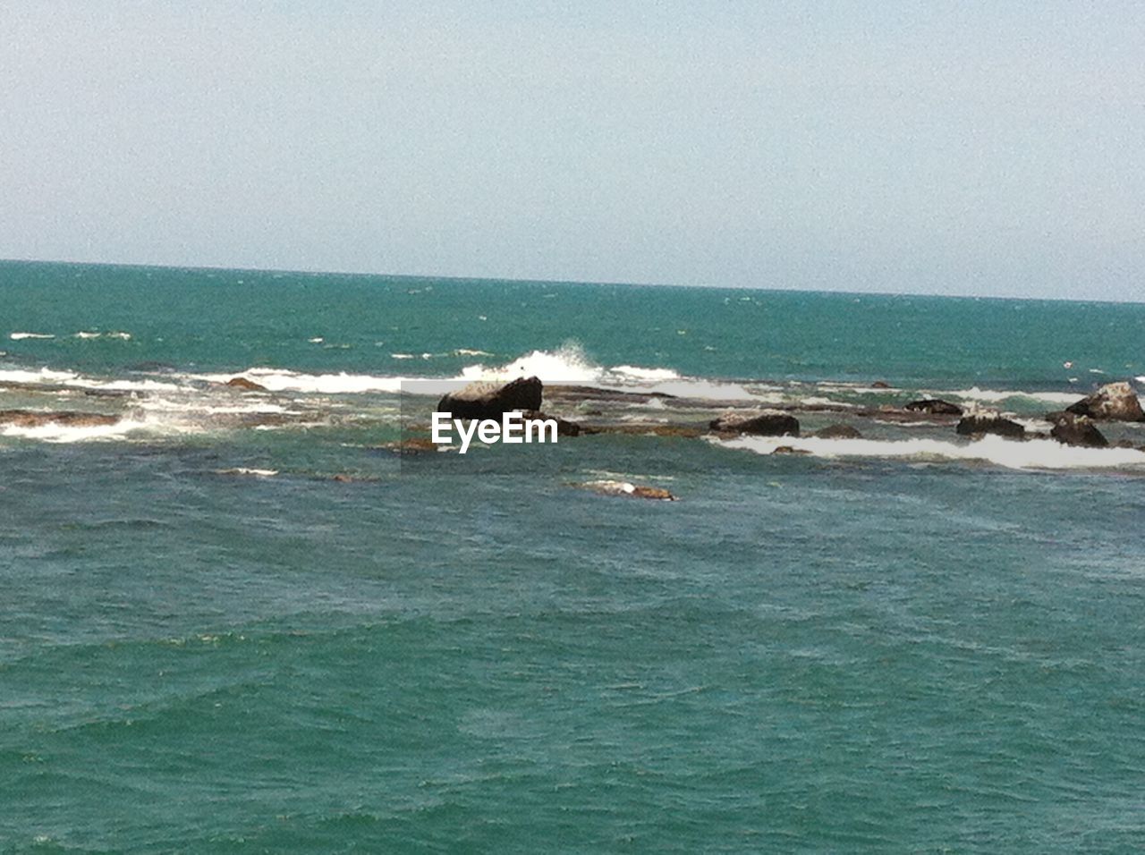 SCENIC VIEW OF SEASCAPE AGAINST SKY