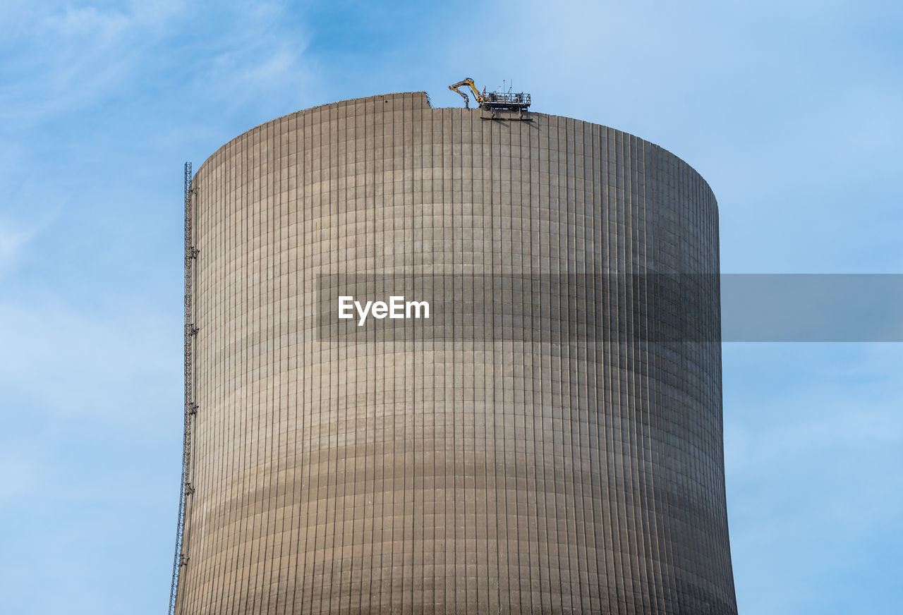 LOW ANGLE VIEW OF SMOKE STACK AGAINST SKY