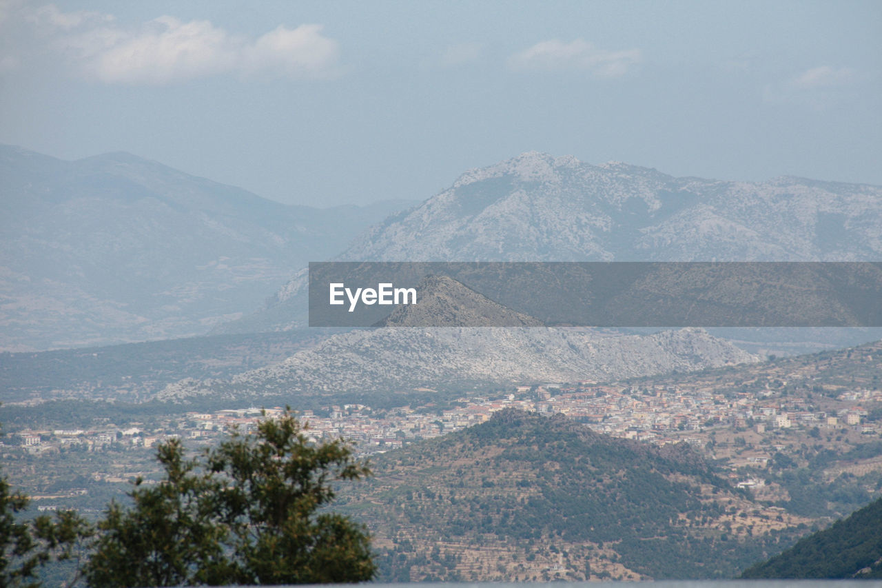 SCENIC VIEW OF MOUNTAIN AGAINST SKY