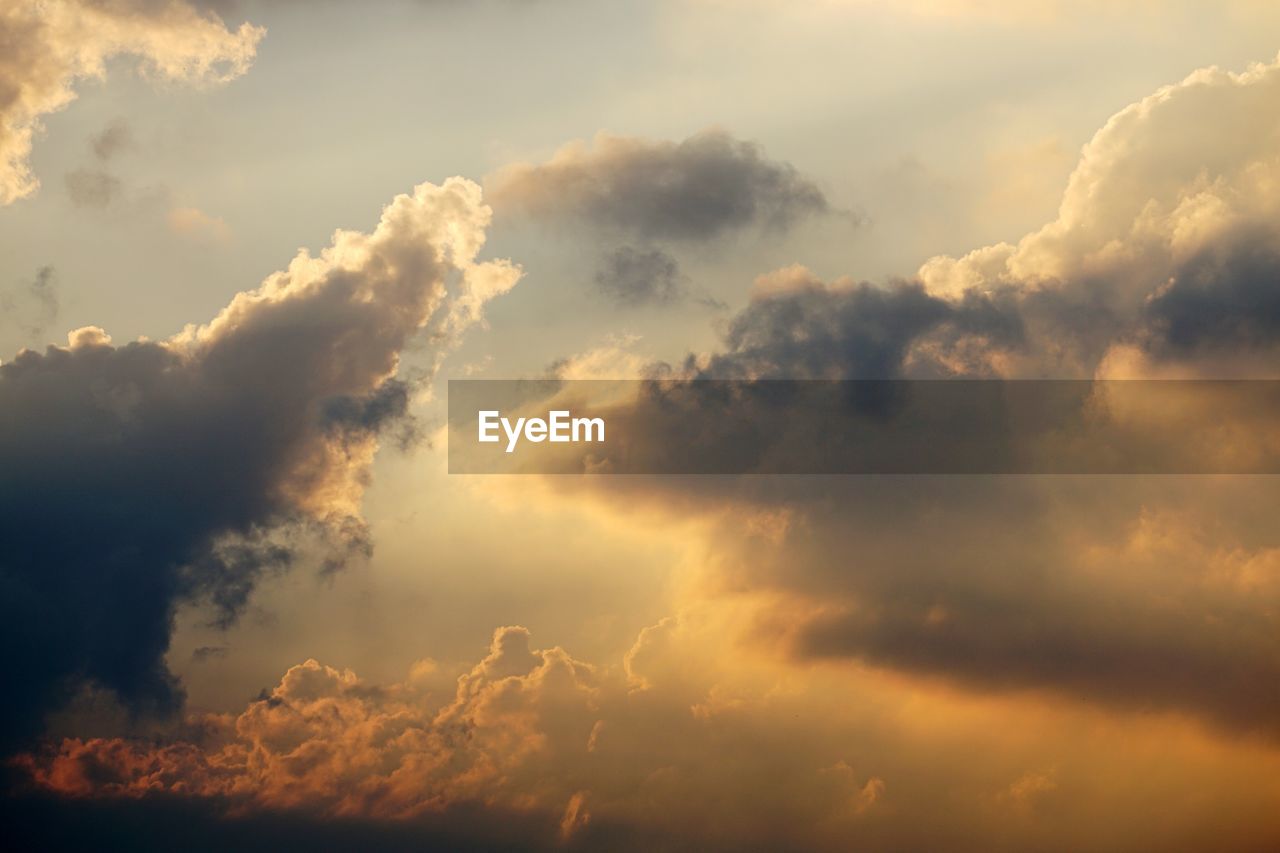 LOW ANGLE VIEW OF CLOUDY SKY DURING SUNSET