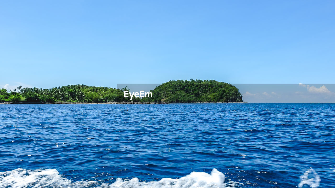 IDYLLIC VIEW OF SEA AGAINST BLUE SKY