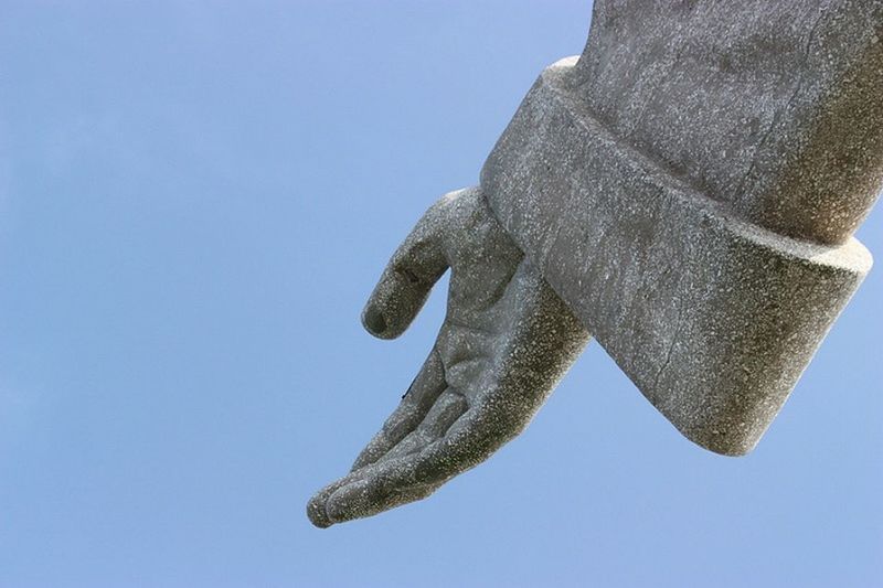 LOW ANGLE VIEW OF STATUE AGAINST THE SKY