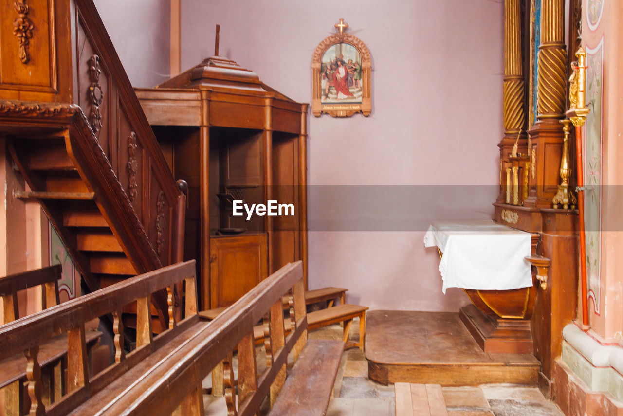 architecture, room, indoors, staircase, estate, home, built structure, cottage, building, interior design, no people, wood, seat, home interior, railing, furniture, stairs, wealth, luxury, chair, house, steps and staircases, flooring, residential district, domestic room