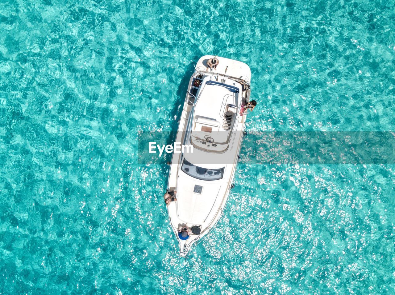 HIGH ANGLE VIEW OF SHIP IN SEA