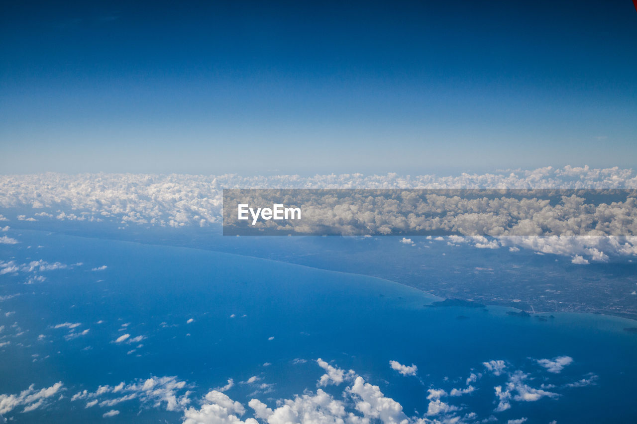 AERIAL VIEW OF CLOUDSCAPE OVER SEA AGAINST SKY