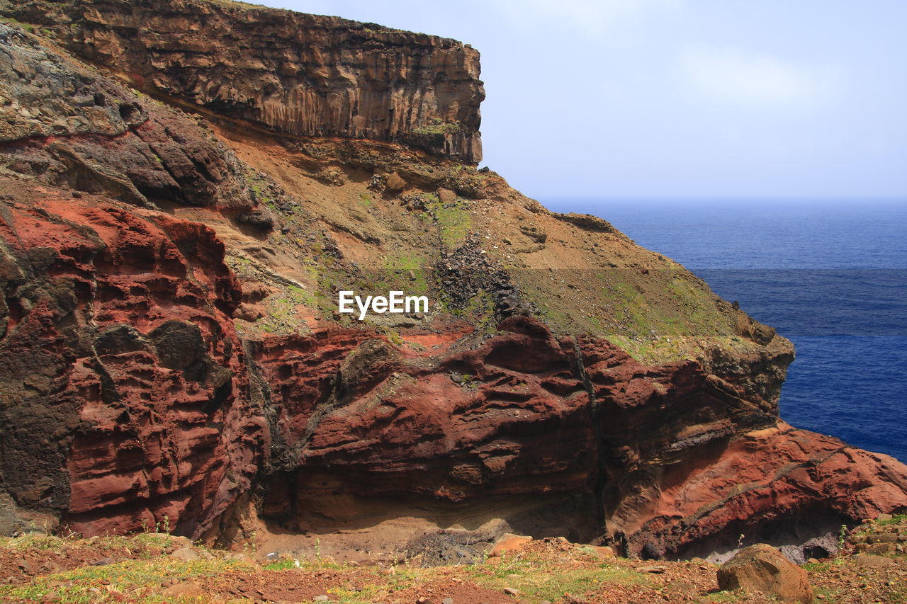 ROCK FORMATIONS IN SEA