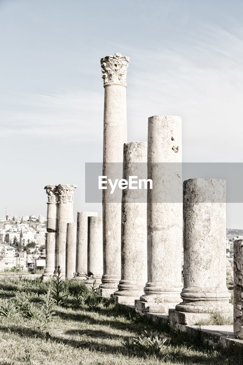 OLD RUINS OF BUILDING AGAINST SKY