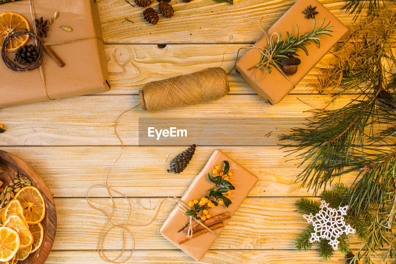 HIGH ANGLE VIEW OF VEGETABLES ON TABLE