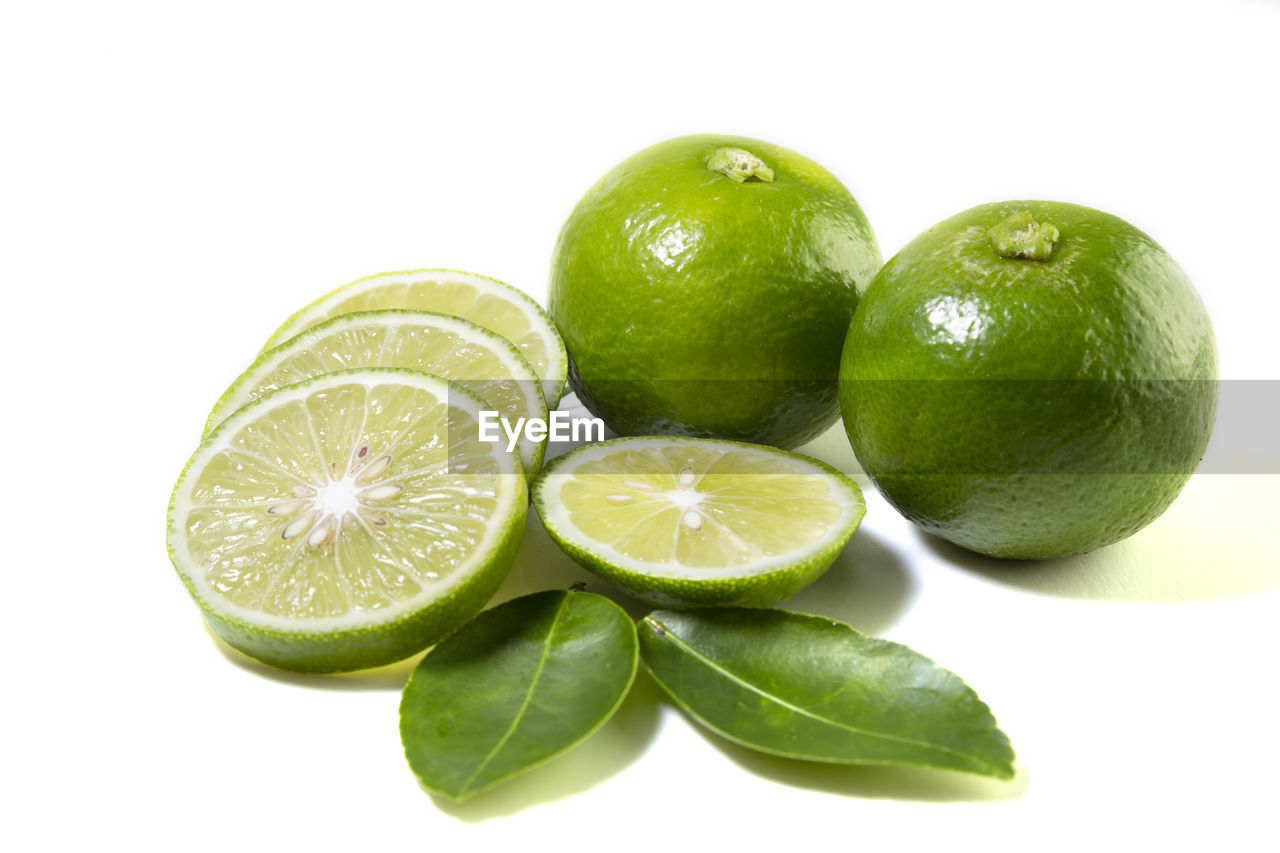 CLOSE-UP OF FRUITS