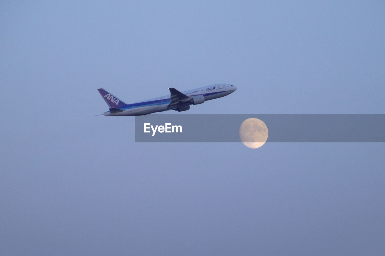 LOW ANGLE VIEW OF AIRPLANE AGAINST SKY