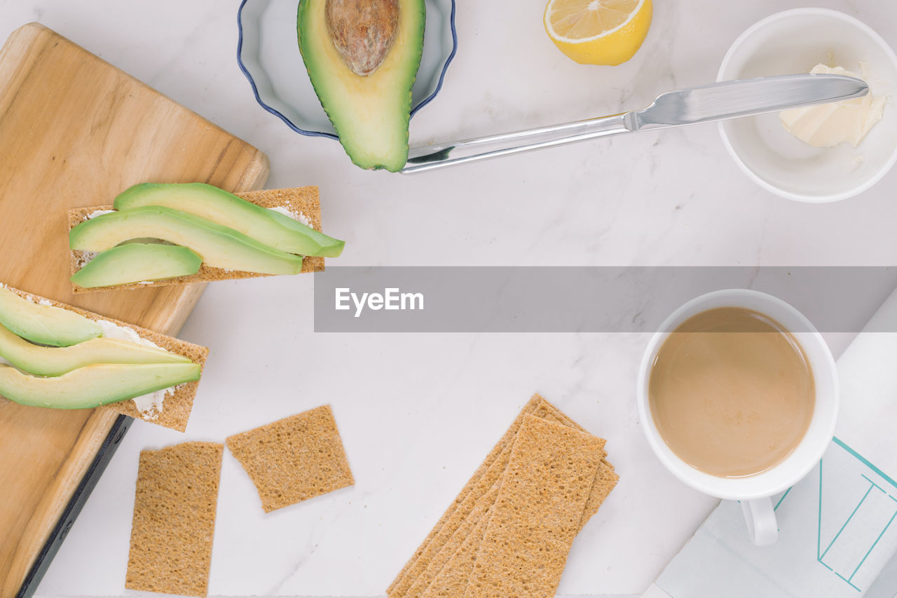 HIGH ANGLE VIEW OF BREAKFAST ON TABLE AGAINST WALL