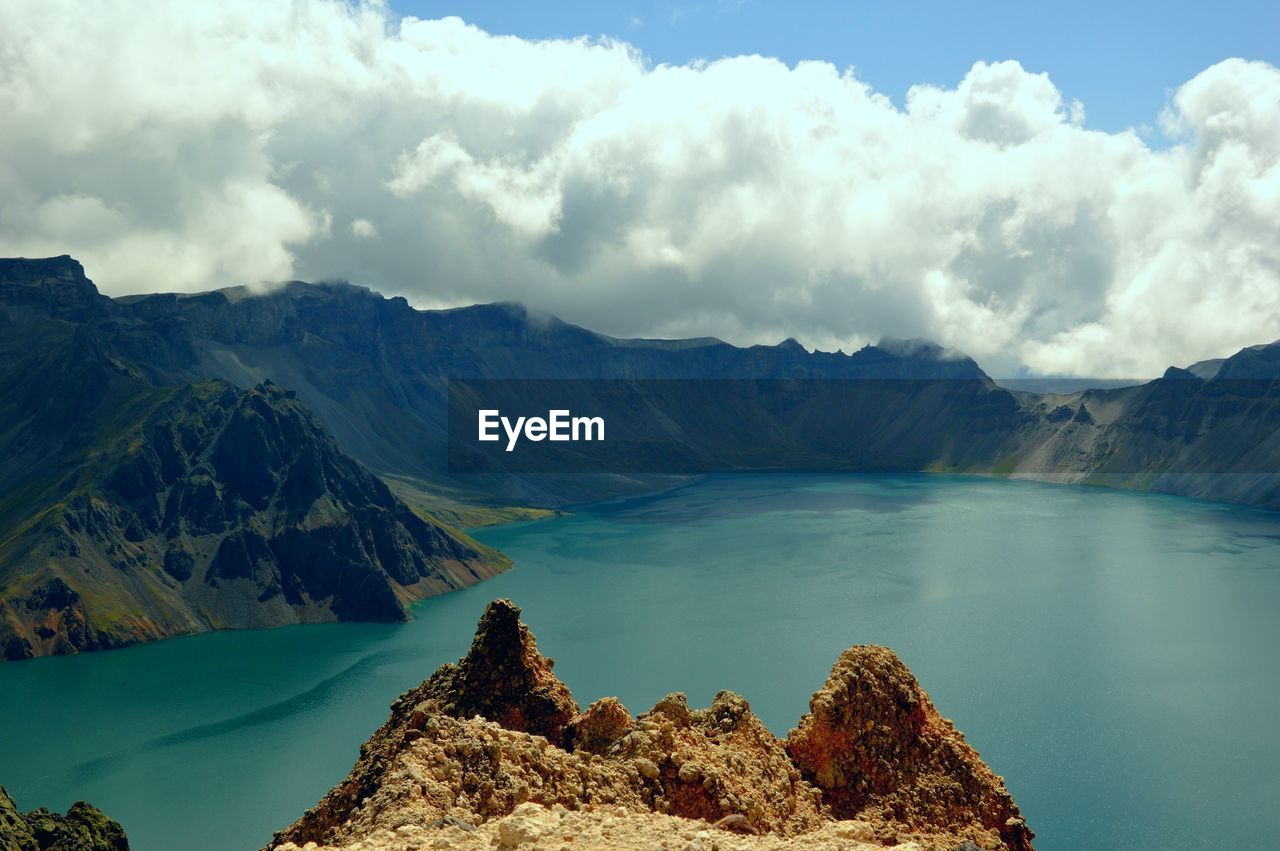 PANORAMIC VIEW OF LAKE AGAINST SKY