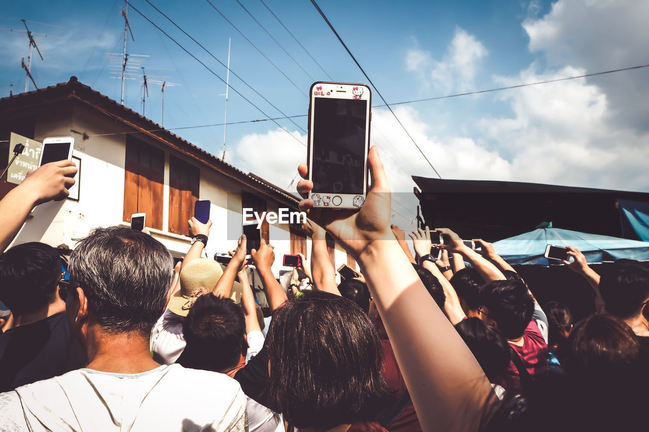 GROUP OF PEOPLE PHOTOGRAPHING ON MOBILE PHONE AT MUSIC CONCERT