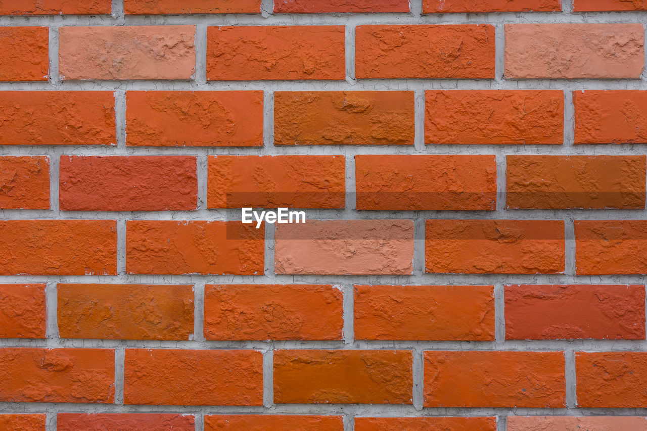 CLOSE UP OF BRICK WALL