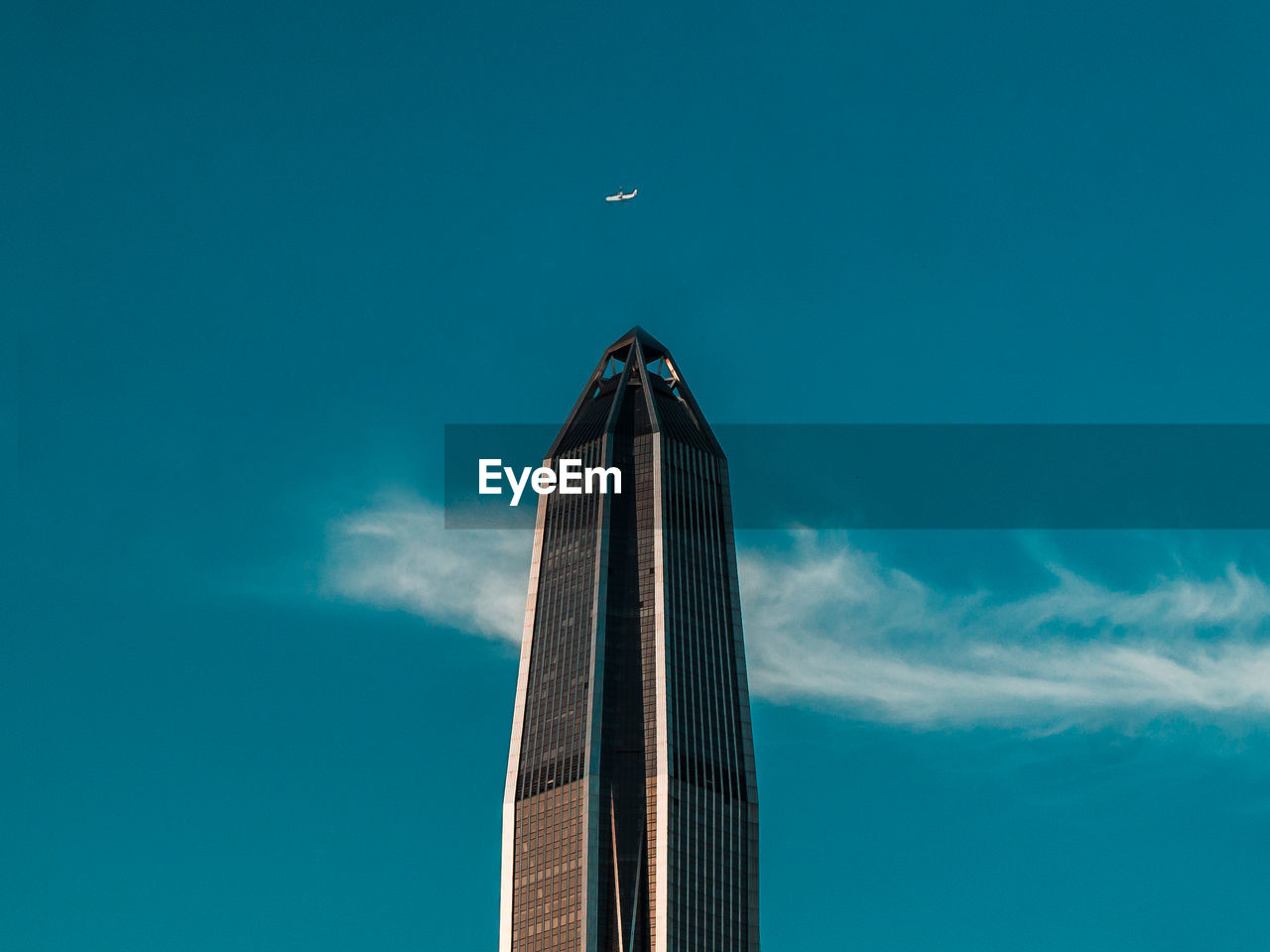 LOW ANGLE VIEW OF BUILDING AGAINST BLUE SKY