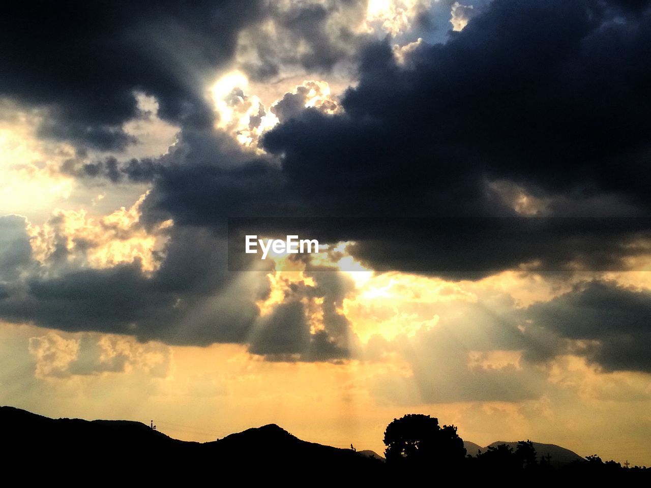 LOW ANGLE VIEW OF SKY AT SUNSET