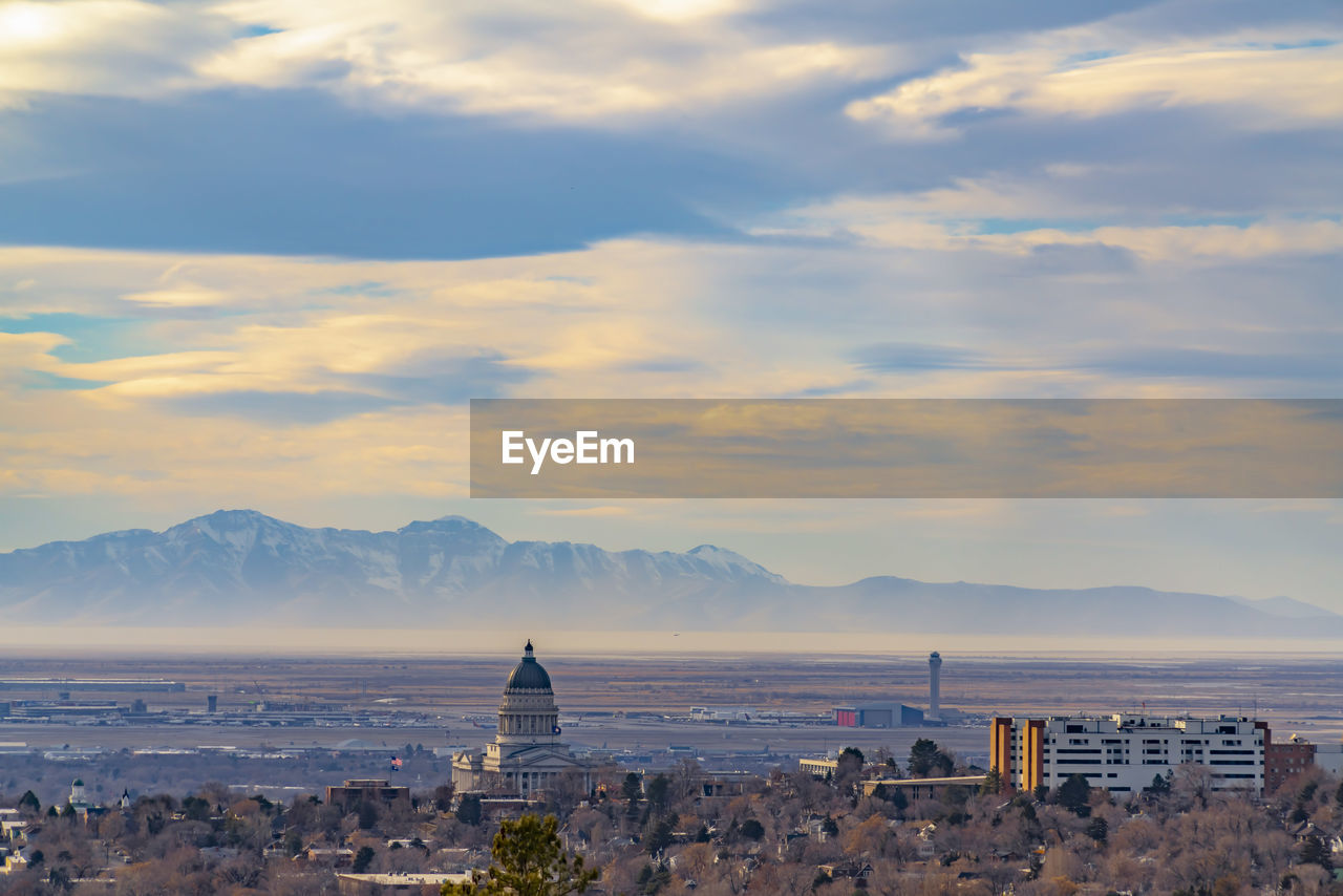 PANORAMIC VIEW OF BUILDINGS IN CITY