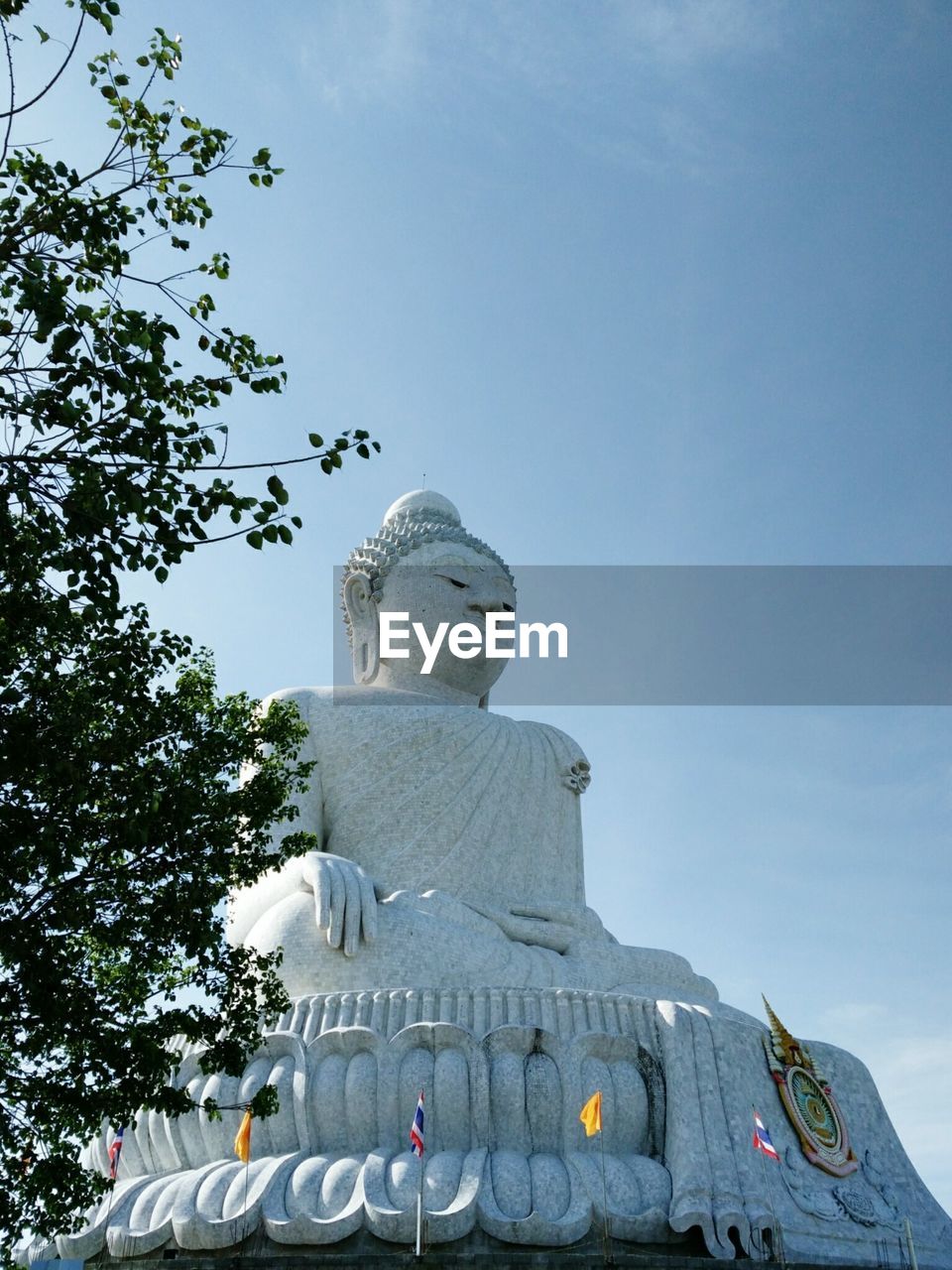 LOW ANGLE VIEW OF STATUE AGAINST TREES