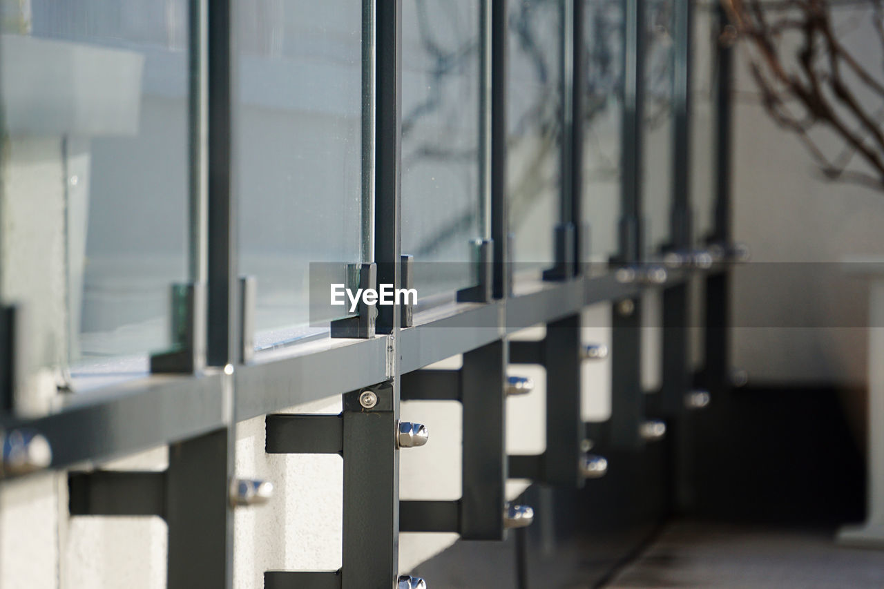 CLOSE-UP OF GLASS WINDOW OF BUILDING