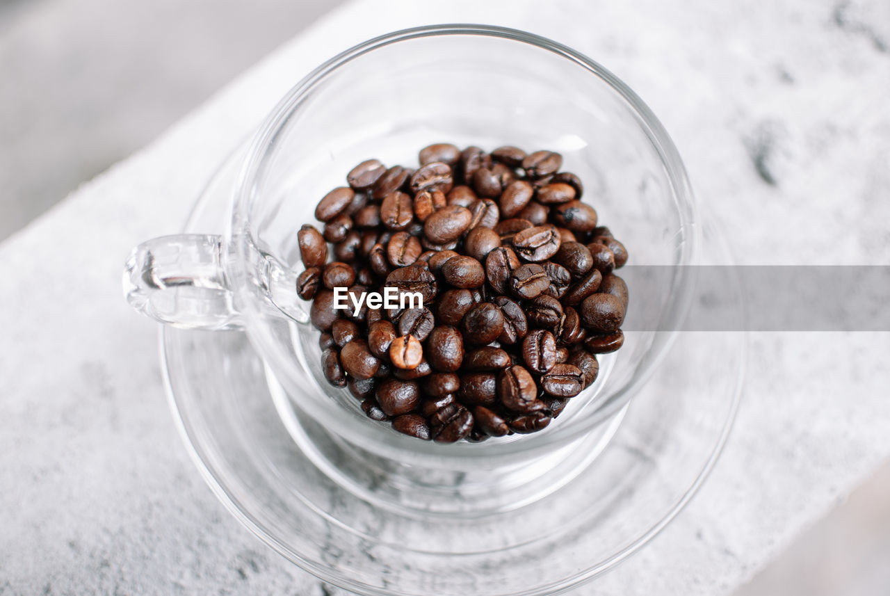 HIGH ANGLE VIEW OF COFFEE CUP ON TABLE