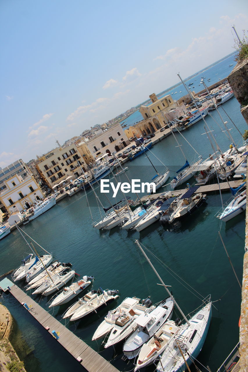 HIGH ANGLE VIEW OF HARBOR AGAINST SKY