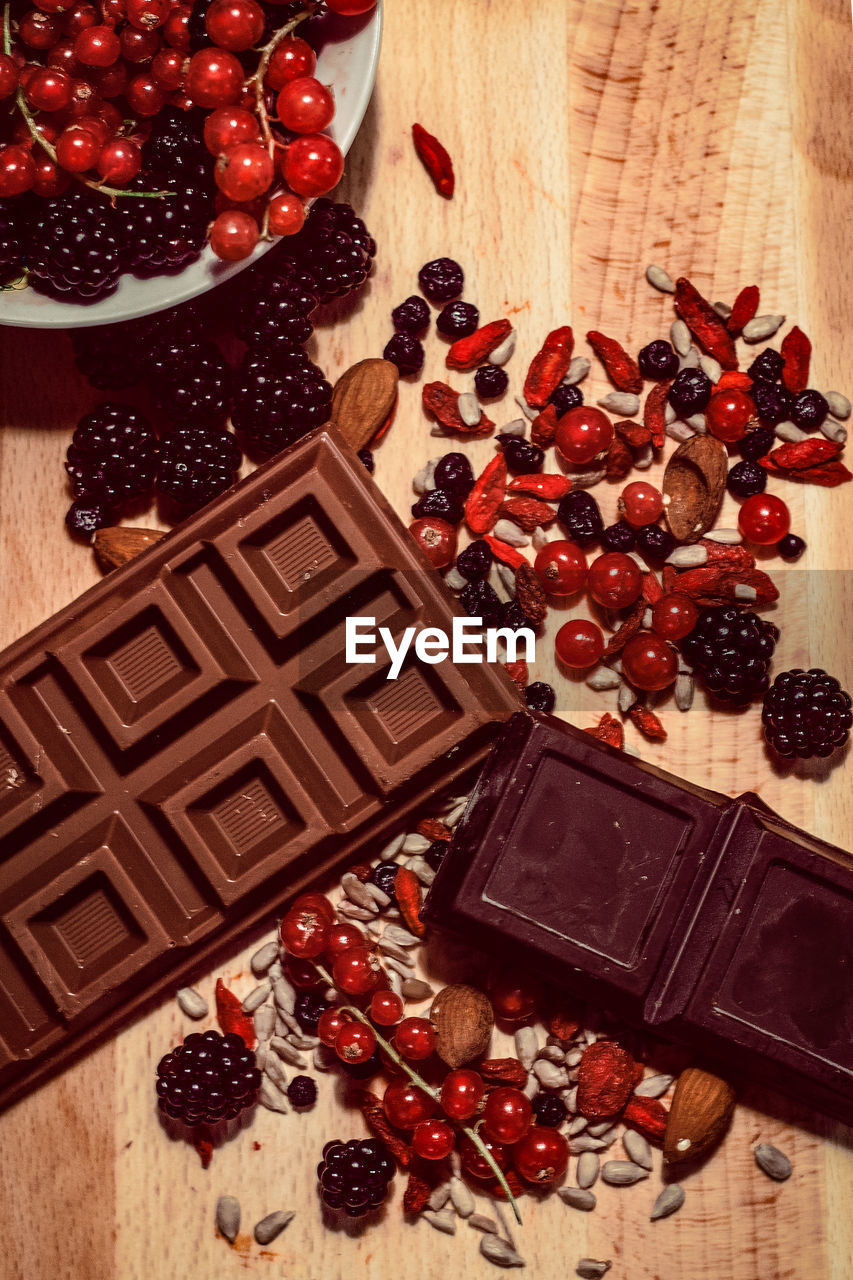 HIGH ANGLE VIEW OF ICE CREAM WITH STRAWBERRIES ON TABLE