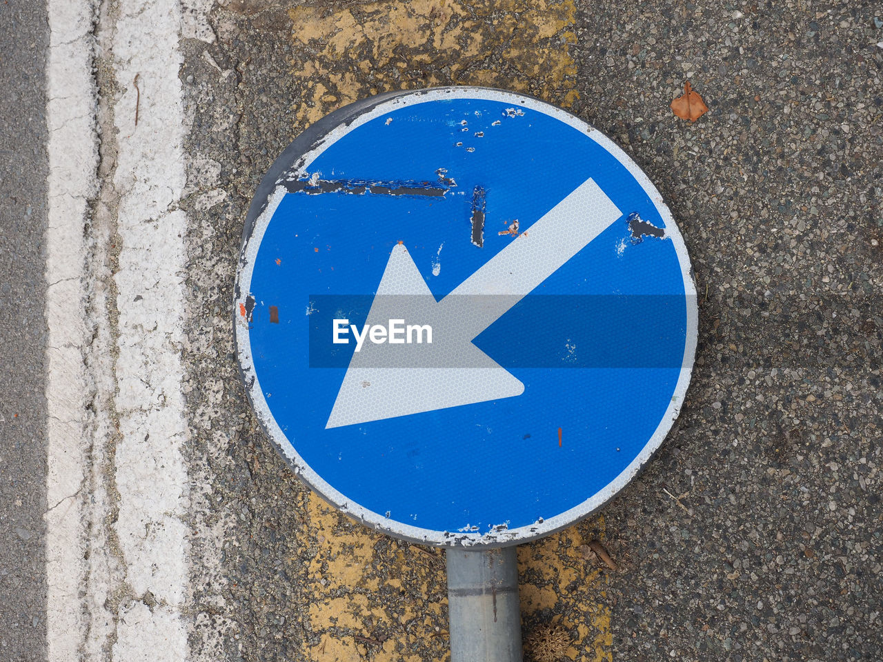 sign, blue, road, communication, guidance, number, symbol, road sign, traffic sign, shape, no people, transportation, geometric shape, day, warning sign, information sign, circle, city, arrow symbol, street, street sign, directional sign, close-up, signage, outdoors, metal