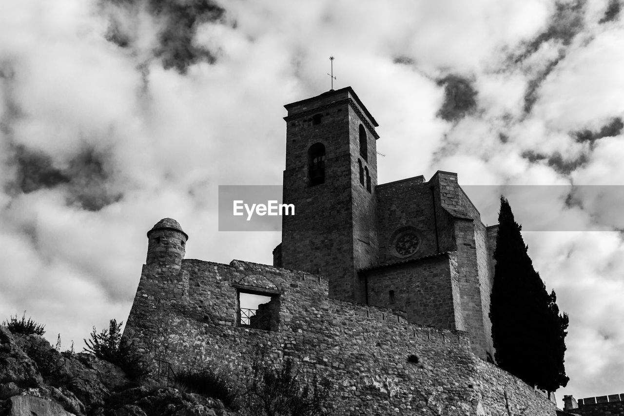 LOW ANGLE VIEW OF CHURCH AGAINST SKY