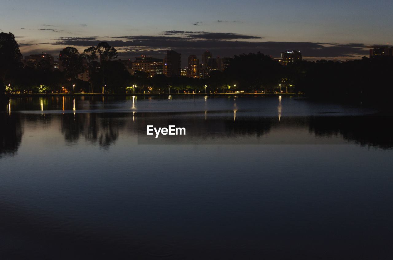 SCENIC VIEW OF LAKE AGAINST SKY AT DUSK