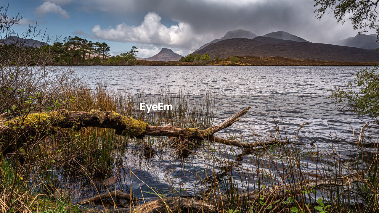 Looking across loch cùl dromannan towards the hills of stac pollaidh and cul mor 