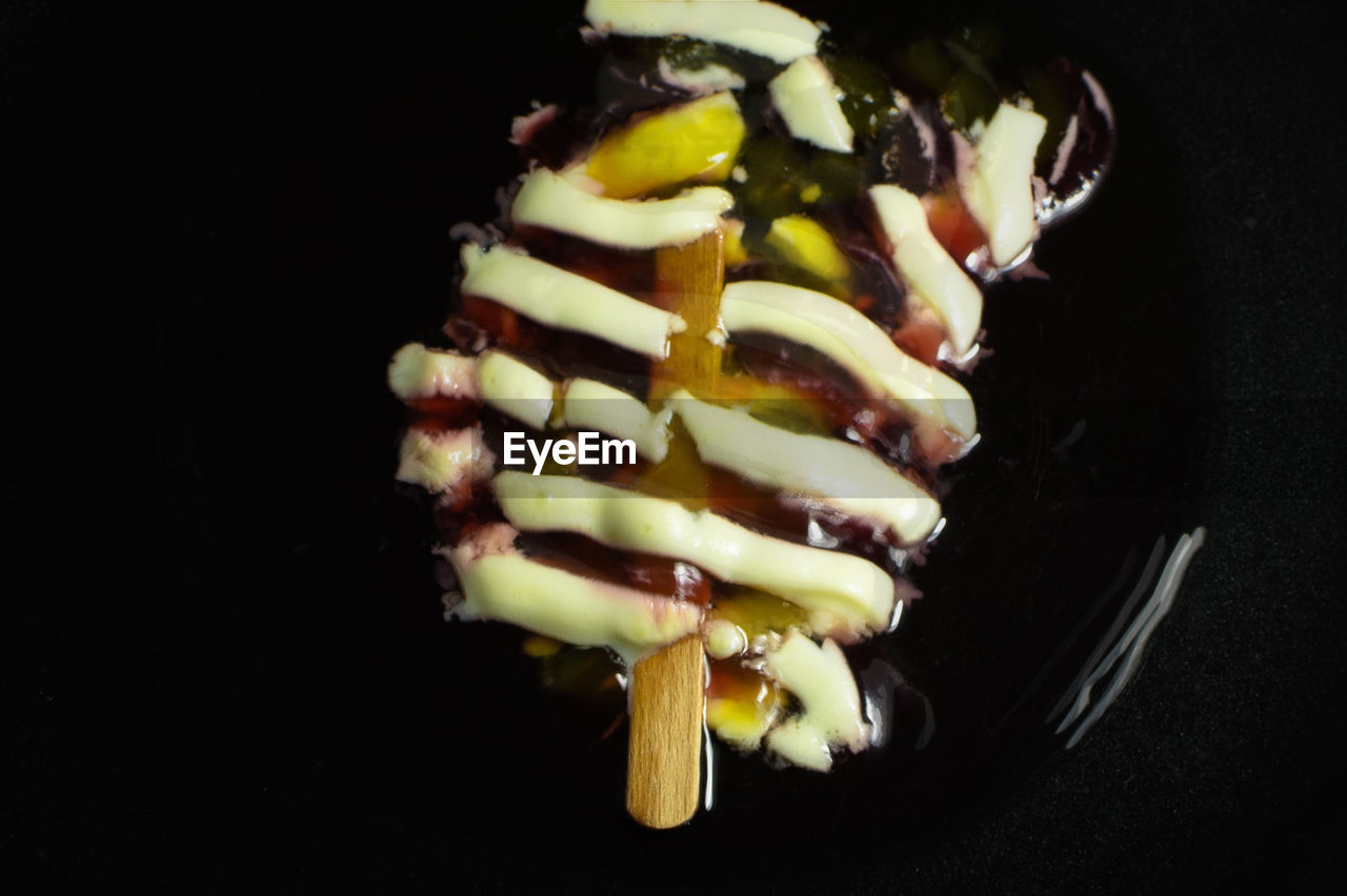 CLOSE-UP OF FOOD OVER BLACK BACKGROUND