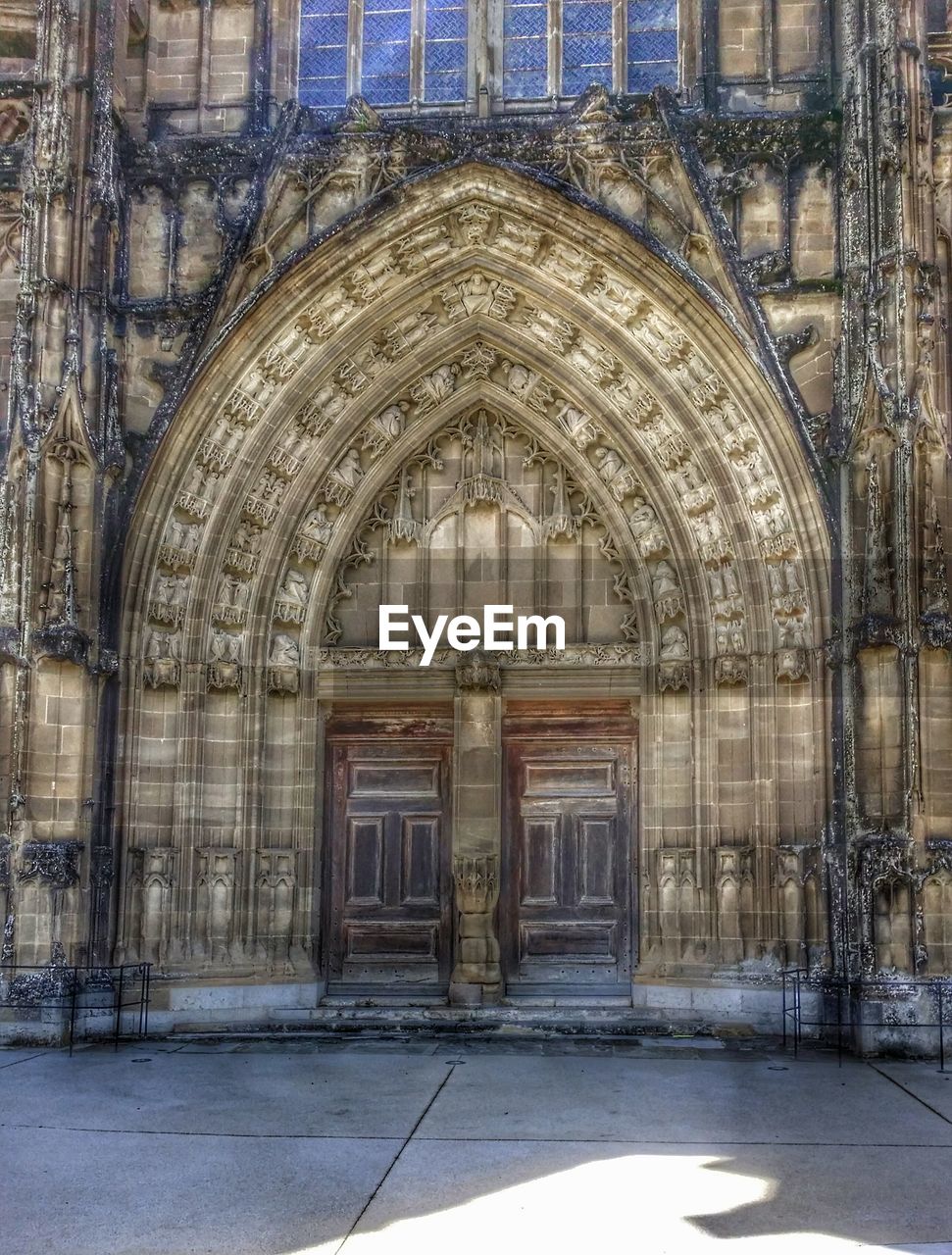 VIEW OF CLOSED DOOR