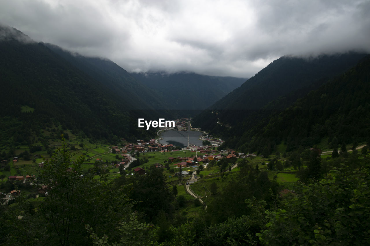 HIGH ANGLE VIEW OF BUILDINGS AGAINST SKY