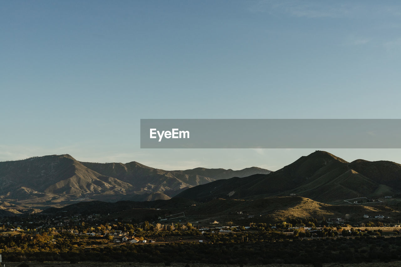 SCENIC VIEW OF MOUNTAIN RANGE AGAINST SKY