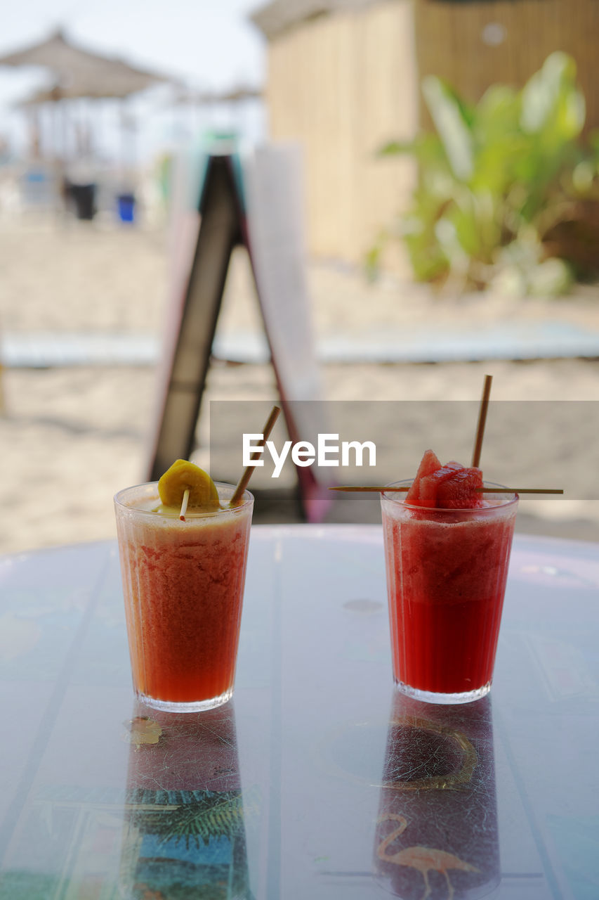 CLOSE-UP OF GLASS OF JUICE WITH DRINK