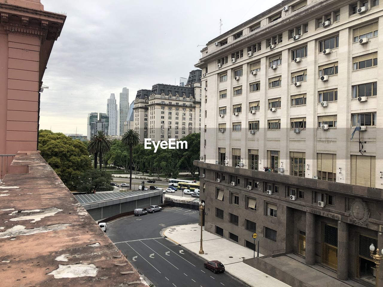 VIEW OF BUILDINGS IN CITY