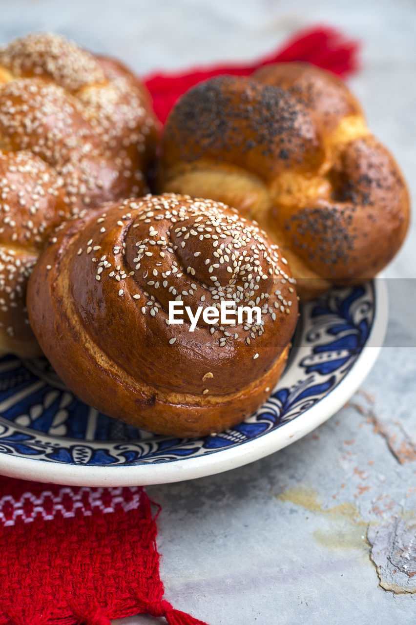 HIGH ANGLE VIEW OF BREAD ON TABLE