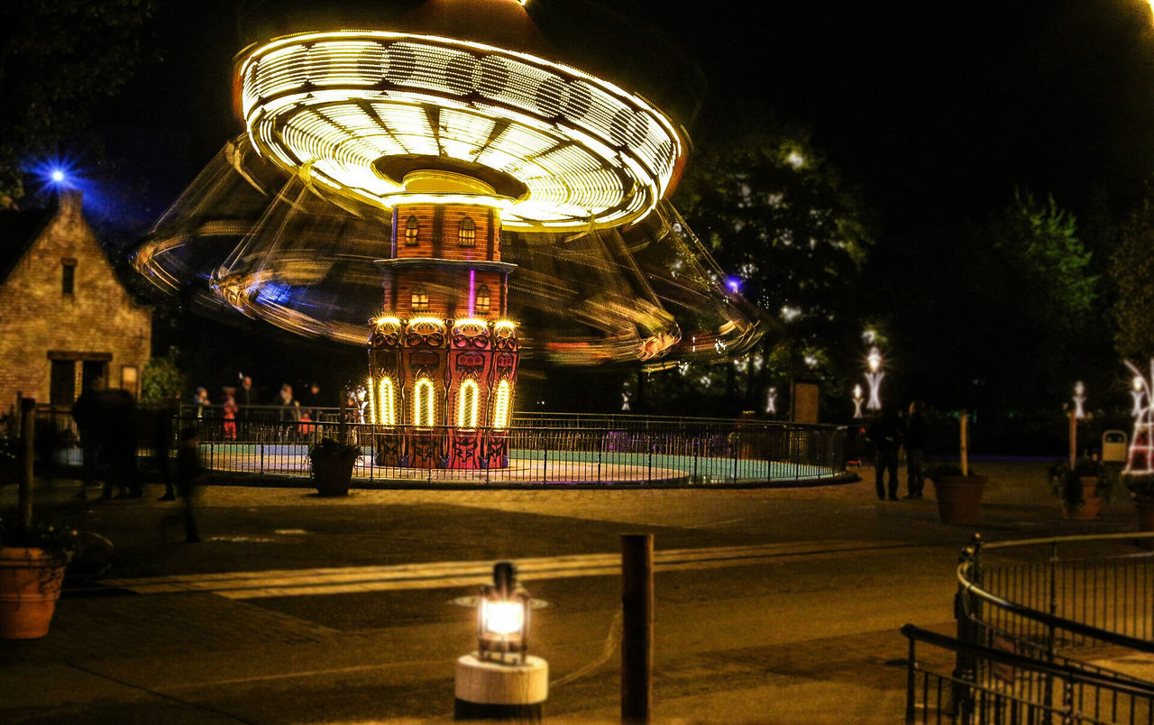 ILLUMINATED FERRIS WHEEL