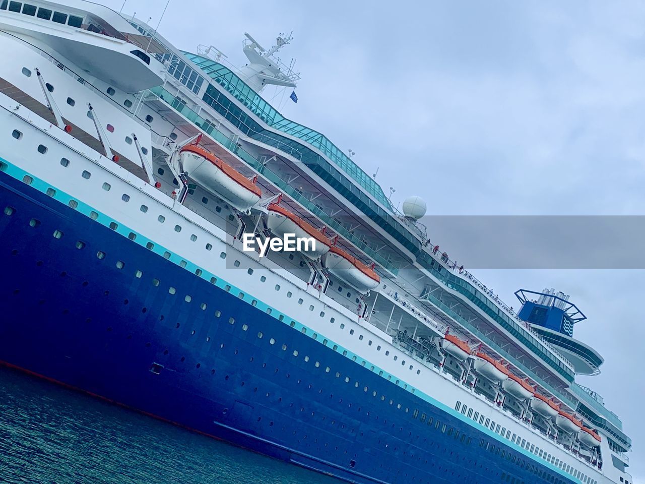 LOW ANGLE VIEW OF SHIP AGAINST SEA