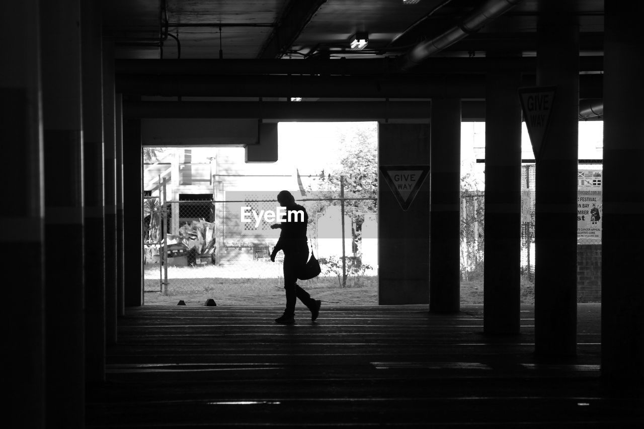 SILHOUETTE MAN WALKING IN CITY