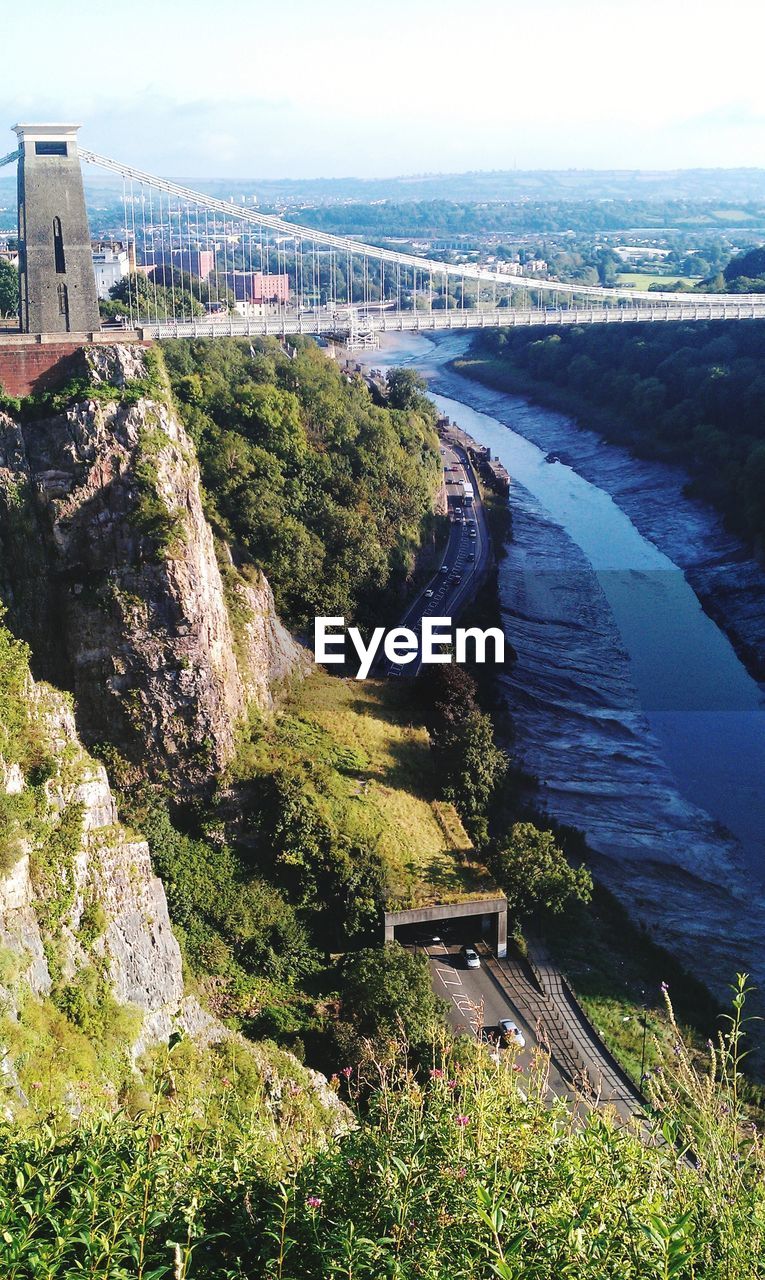 HIGH ANGLE VIEW OF BRIDGE OVER RIVER BY CITY