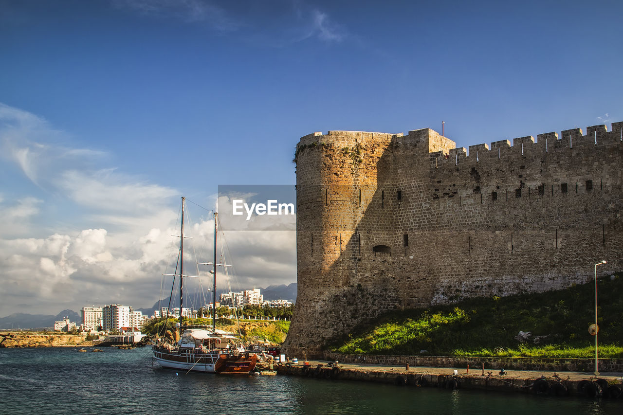 VIEW OF FORT AGAINST SKY