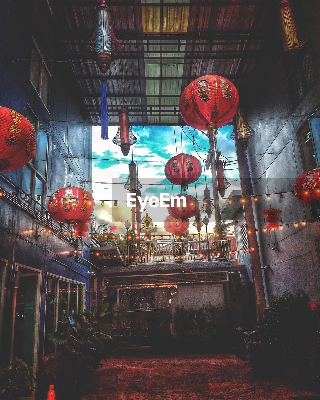 LOW ANGLE VIEW OF LANTERNS HANGING IN BUILDING