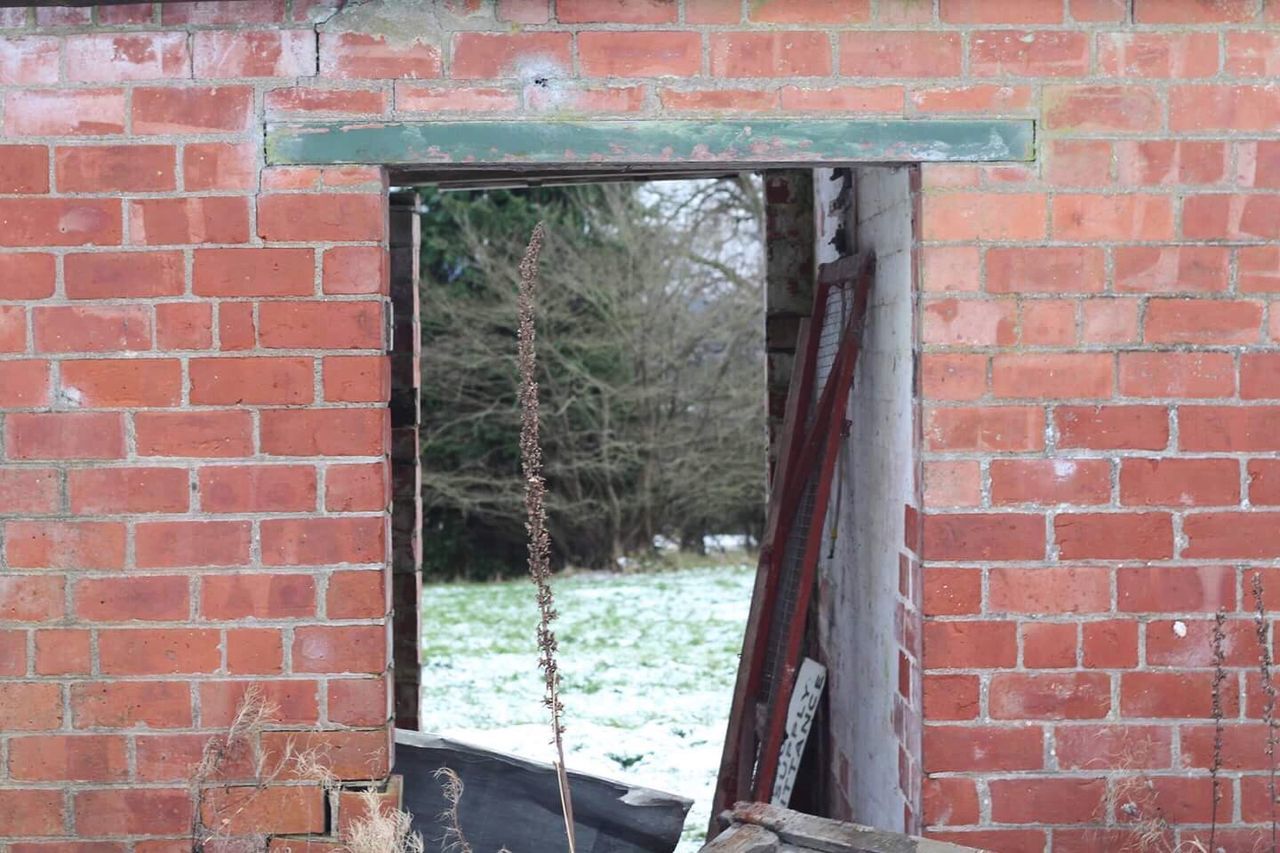 CLOSE-UP OF WINDOW OF BRICK WALL