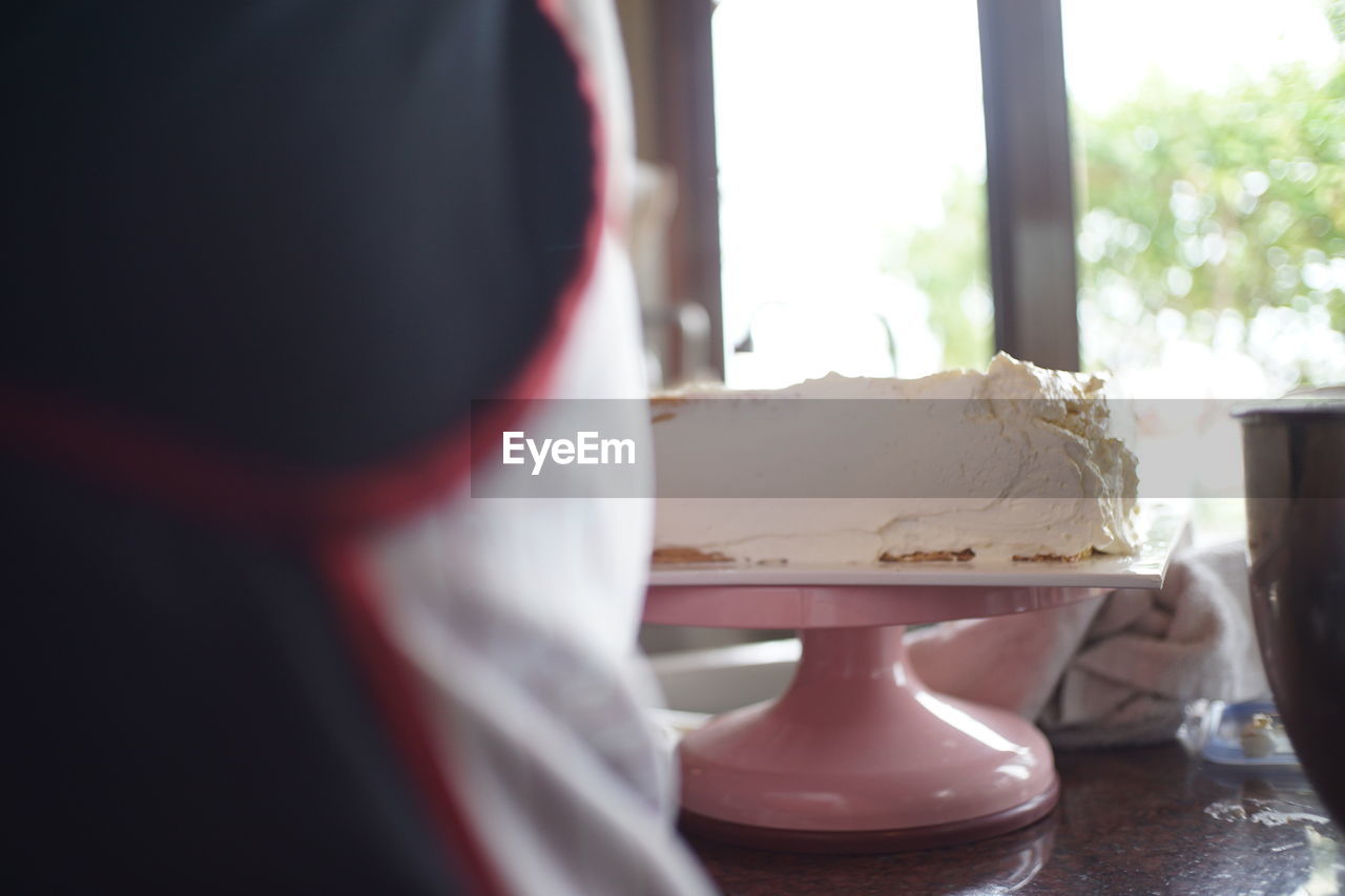 CLOSE-UP OF CAKE