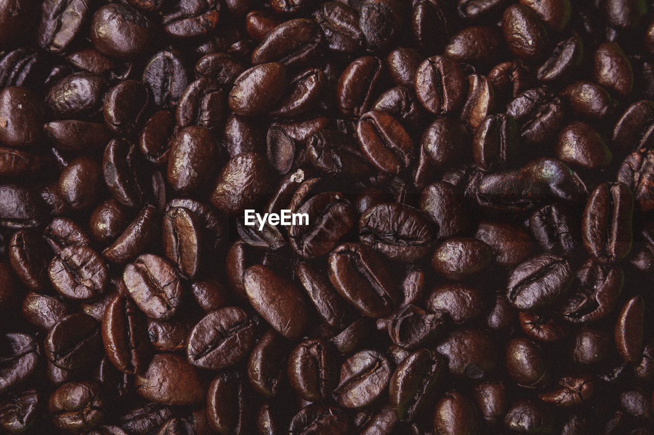 DETAIL SHOT OF COFFEE BEANS