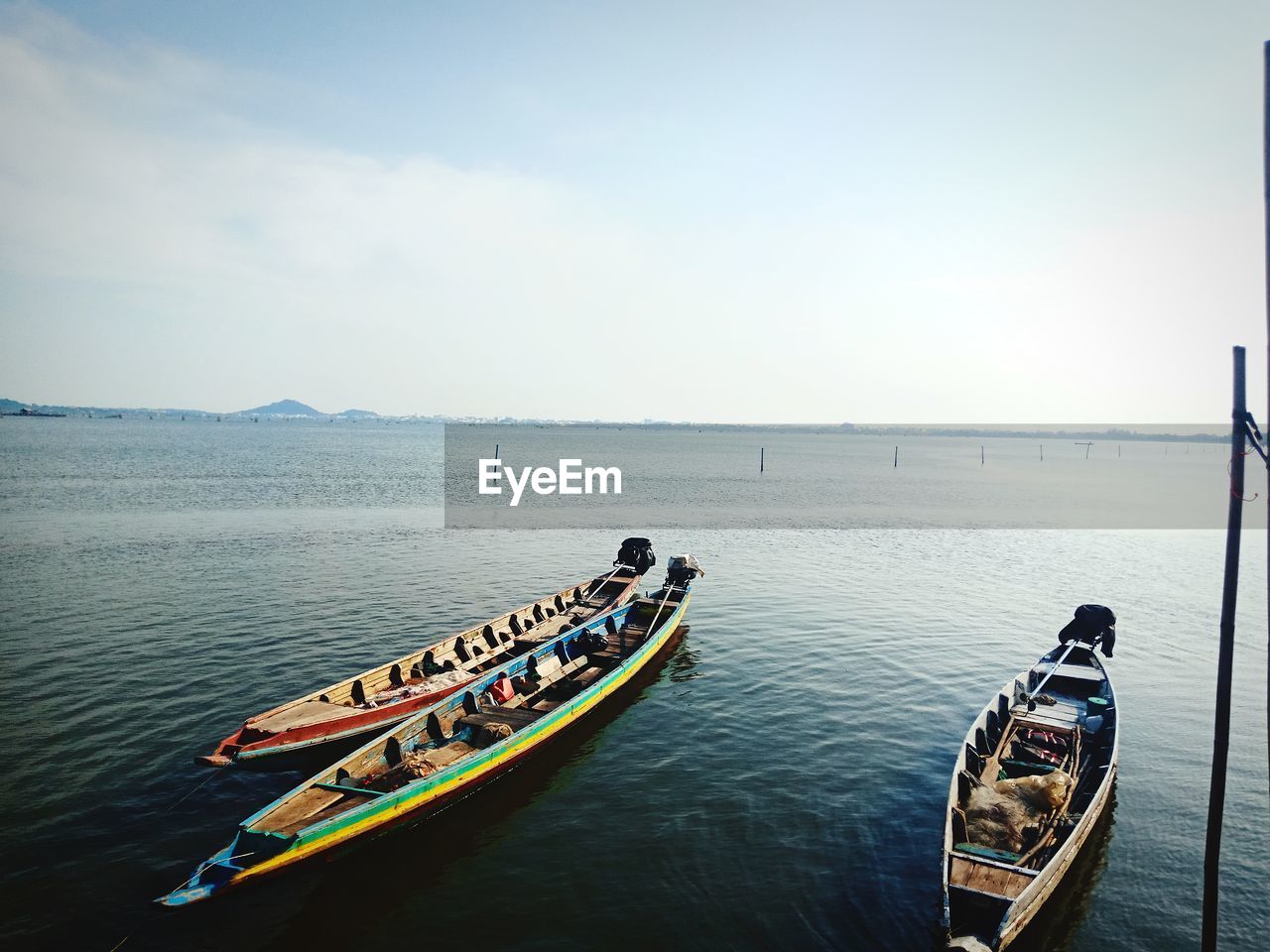 HIGH ANGLE VIEW OF SHIP MOORED ON SEA AGAINST SKY