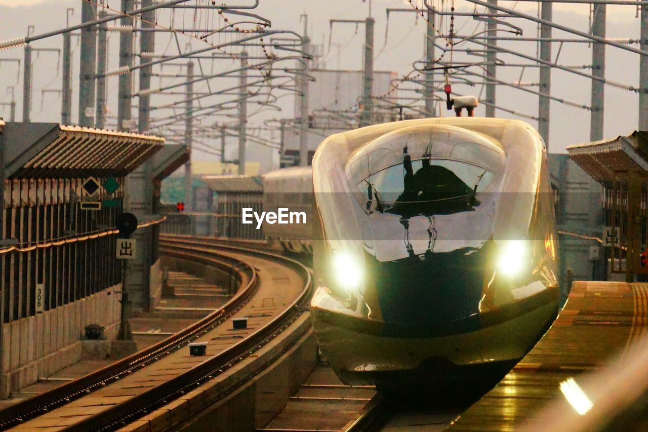 TRAIN ON ILLUMINATED RAILROAD STATION