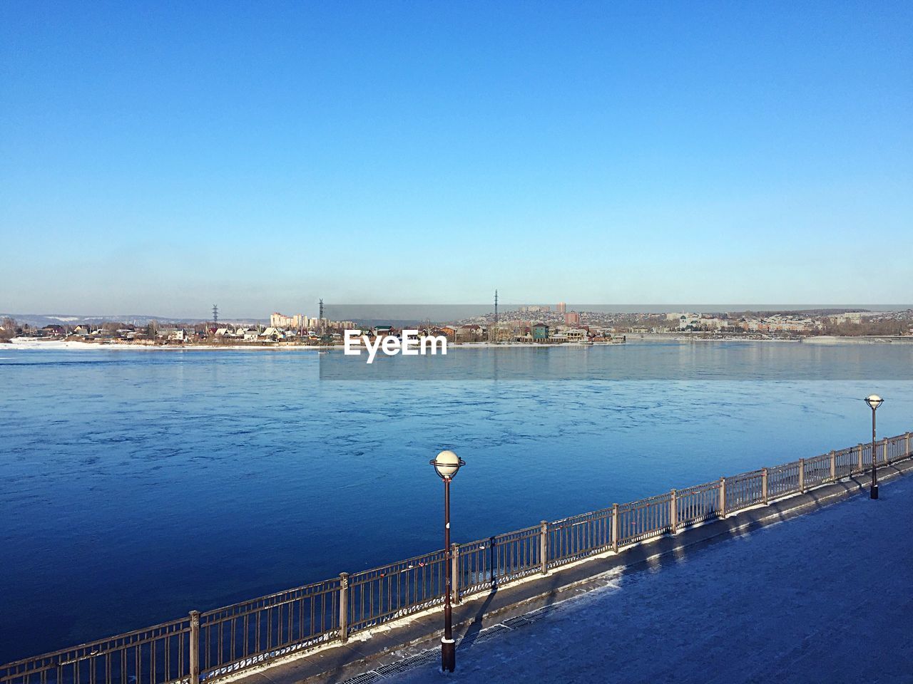 BRIDGE OVER RIVER AGAINST SKY IN CITY